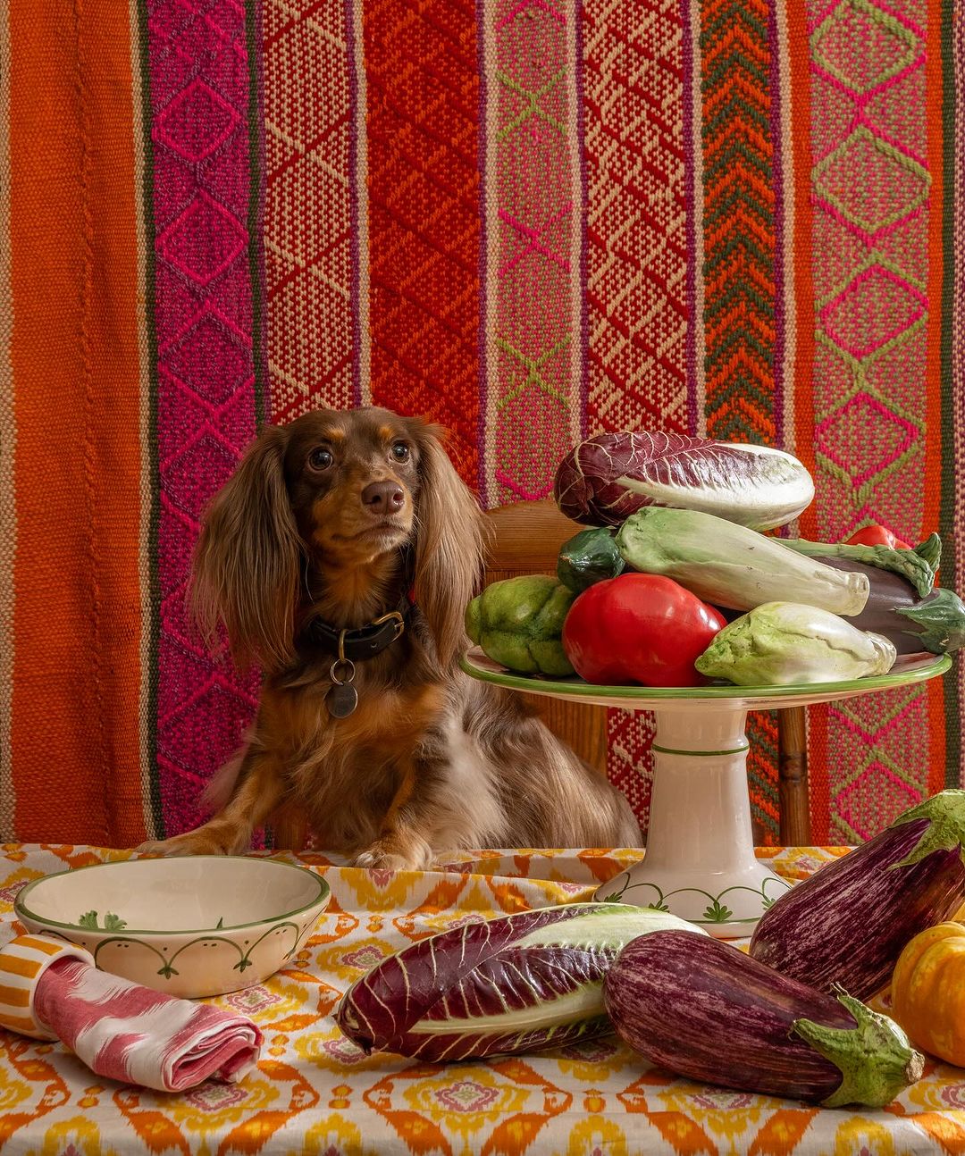 Mascote da Casa Operandi, Beatrice, apresenta suas peças preferidas. Post belíssimo para adoçar e divertir a sua quinta feira. #mesaposta #moda #decoração #lifestyle